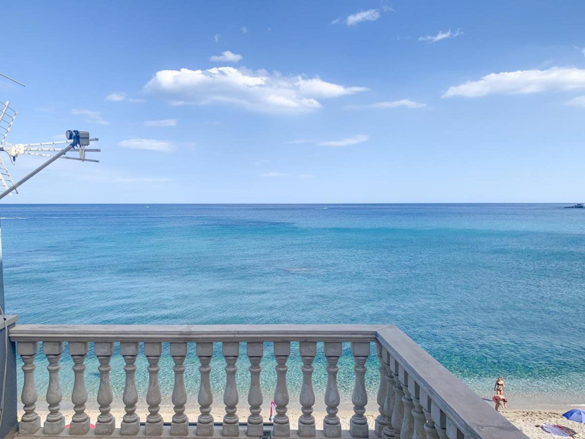 Maremare Apartments จีอาร์ดีนี นักซอส ภายนอก รูปภาพ