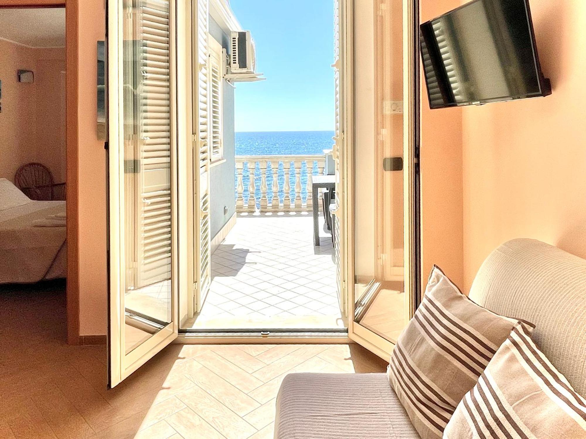 Maremare Apartments จีอาร์ดีนี นักซอส ภายนอก รูปภาพ